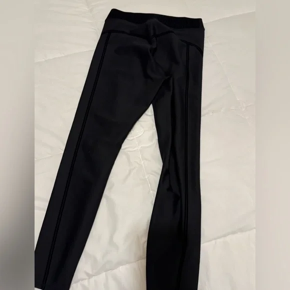 Alo Yoga Black High-Waist Leggings, M, Great Condition! - Picture 8 of 11